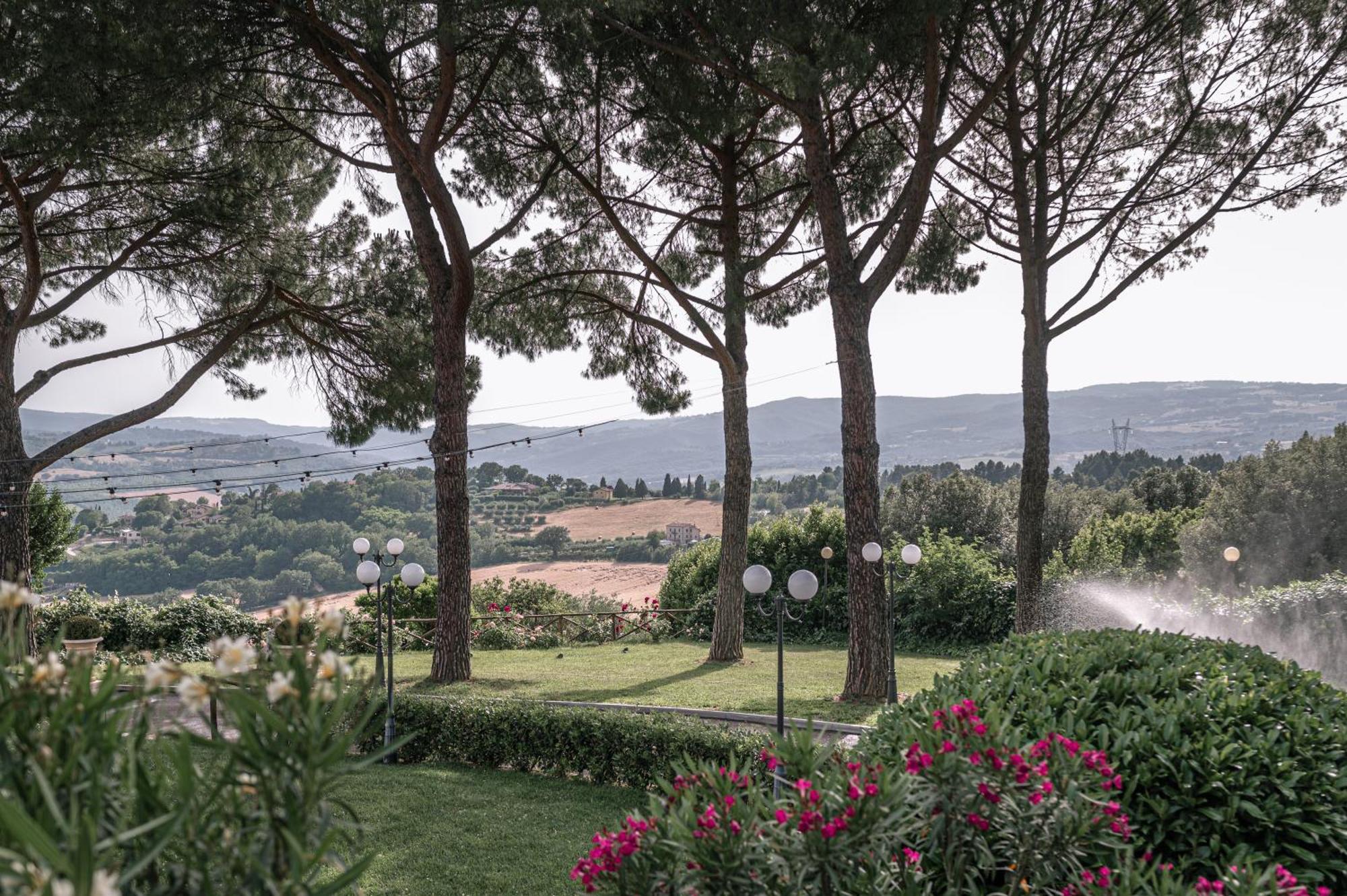 Hotel Bramante Todi Kültér fotó